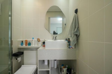 Apartamento à venda com 69m², 3 quartos e 2 vagas Apartamento à venda com 69m², 3 quartos e 2 vagasBanheiro da Suíte