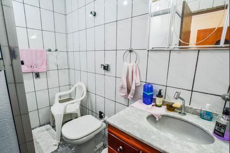 Casa à venda com 165m², 3 quartos e 3 vagasBanheiro da Suíte
