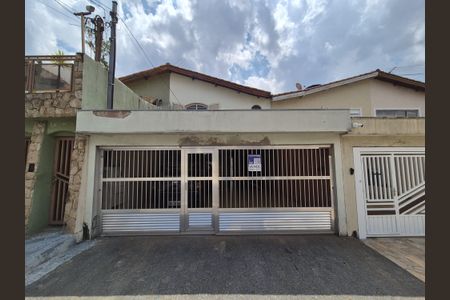 Casa à venda com 165m², 3 quartos e 3 vagasFachada 