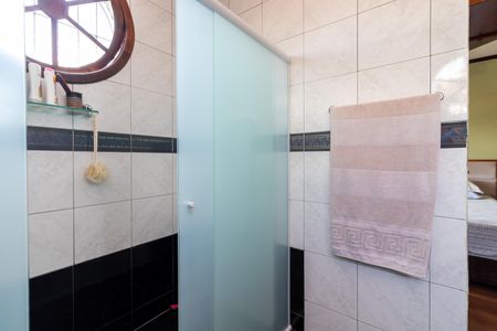 Casa à venda com 350m², 3 quartos e 6 vagasBanheiro da Suíte 1