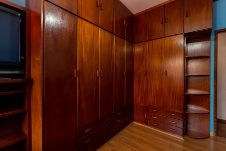 Casa à venda com 350m², 3 quartos e 6 vagasSuíte 2