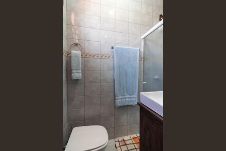 Casa à venda com 350m², 3 quartos e 6 vagasBanheiro da Suíte 2