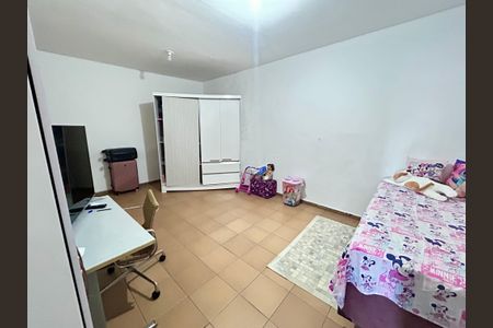 Casa à venda com 239m², 4 quartos e 2 vagasQuarto 1