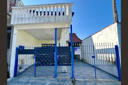 Casa à venda com 239m², 4 quartos e 2 vagasPlaca instalada na fachada do imóvel 