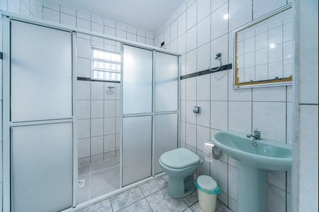 Banheiro  de casa para alugar com 2 quartos, 105m² em Parque Gerassi, Santo André