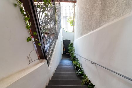 Casa à venda com 350m², 2 quartos e 1 vagaEscada de Entrada