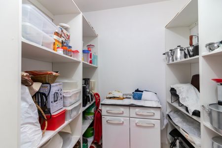 Casa à venda com 350m², 2 quartos e 1 vagaDespensa