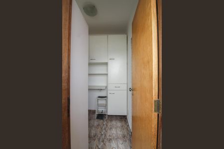 Apartamento à venda com 119m², 3 quartos e 2 vagas Apartamento à venda com 119m², 3 quartos e 2 vagasQuarto de Serviço