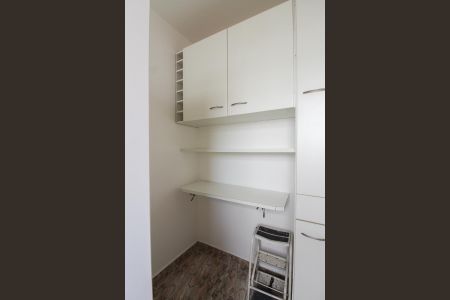 Apartamento à venda com 119m², 3 quartos e 2 vagas Apartamento à venda com 119m², 3 quartos e 2 vagasQuarto de Serviço