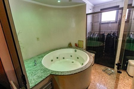 Apartamento para alugar com 130m², 4 quartos e 3 vagasBanheiro da Suíte - banheira