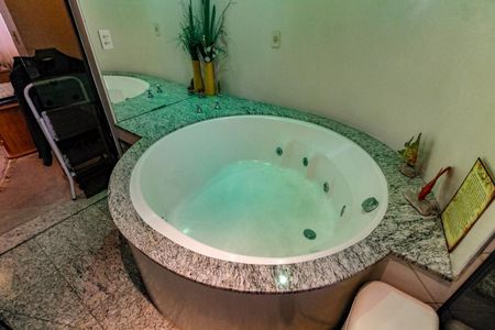 Apartamento para alugar com 130m², 4 quartos e 3 vagasBanheira