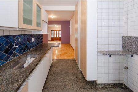 Casa à venda com 307m², 4 quartos e 4 vagasCozinha