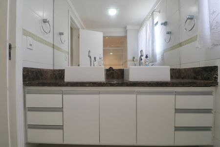 Apartamento para alugar com 214m², 4 quartos e 2 vagasBanheiro Suíte