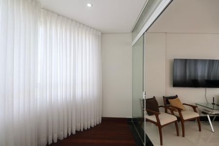 Apartamento para alugar com 214m², 4 quartos e 2 vagasVaranda