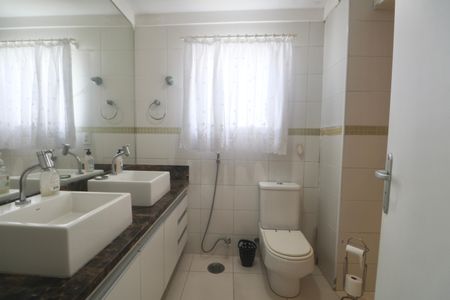 Apartamento para alugar com 214m², 4 quartos e 2 vagasBanheiro Suíte
