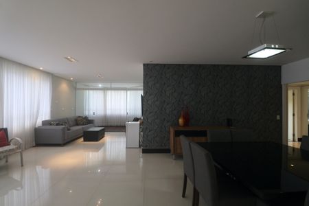 Apartamento para alugar com 214m², 4 quartos e 2 vagasSala