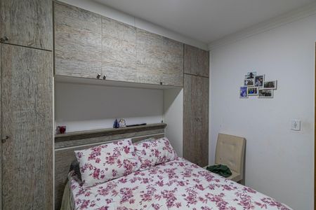 Quarto 1 de apartamento para alugar com 2 quartos, 40m² em Vila Carmosina, São Paulo