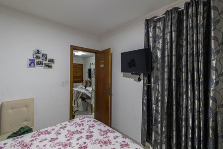 Quarto 1 de apartamento para alugar com 2 quartos, 40m² em Vila Carmosina, São Paulo