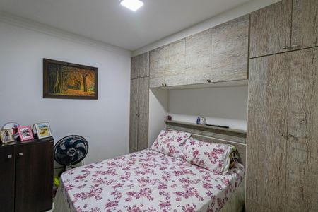 Quarto 1 de apartamento para alugar com 2 quartos, 40m² em Vila Carmosina, São Paulo