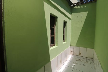 Casa para alugar com 60m², 2 quartos e 1 vagaÁrea de Serviço