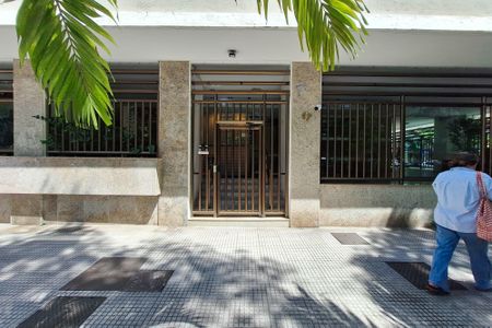 Apartamento à venda com 135m², 3 quartos e 1 vaga Apartamento à venda com 135m², 3 quartos e 1 vagaFachada