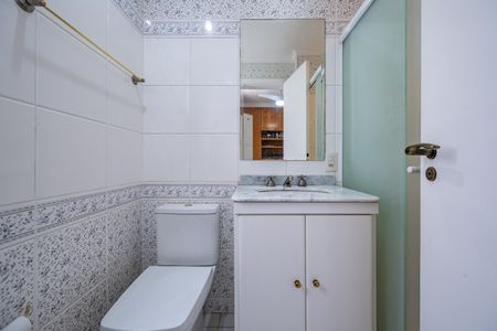 Apartamento à venda com 156m², 4 quartos e 3 vagasBanheiro da Suíte 2