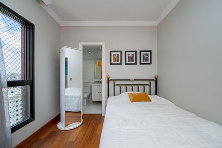 Apartamento à venda com 156m², 4 quartos e 3 vagasSuíte 2