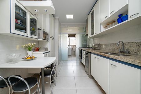 Apartamento à venda com 156m², 4 quartos e 3 vagasCozinha