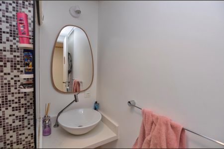 Apartamento à venda com 72m², 2 quartos e 1 vagaBanheiro Social