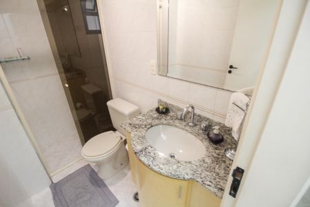 Apartamento à venda com 83m², 3 quartos e 2 vagas Apartamento à venda com 83m², 3 quartos e 2 vagasBanheiro Social