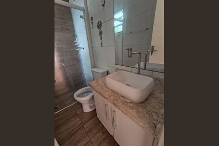 Banheiro de apartamento para alugar com 3 quartos, 65m² em Lajeado, Cotia