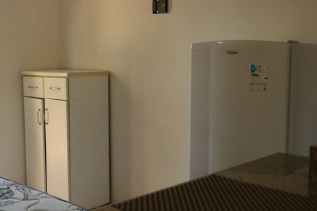 cozinha geladeira de kitnet/studio para alugar com 1 quarto, 31m² em Barra da Lagoa, Florianópolis