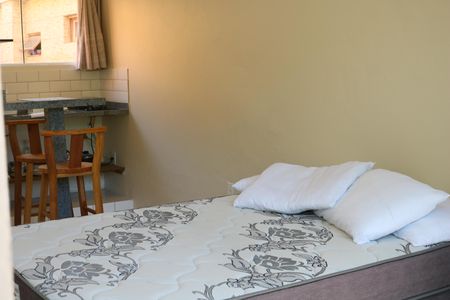 Quarto  de kitnet/studio para alugar com 1 quarto, 31m² em Barra da Lagoa, Florianópolis