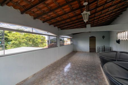 Casa para alugar com 200m², 3 quartos e 2 vagas Casa para alugar com 200m², 3 quartos e 2 vagasTerraço