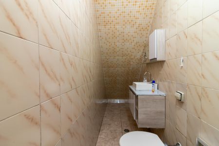 Casa à venda com 230m², 6 quartos e sem vagaLavabo