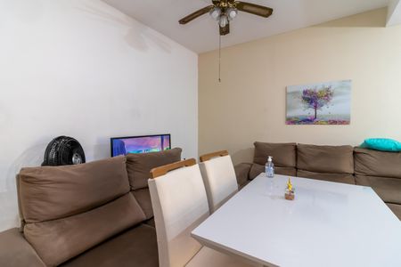 Casa à venda com 230m², 6 quartos e sem vagaSala