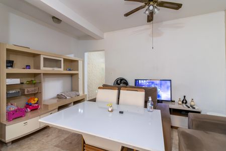 Casa à venda com 230m², 6 quartos e sem vagaSala