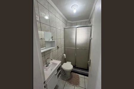 Banheiro de apartamento para alugar com 1 quarto, 45m² em Jardim Sao Miguel, Guarujá