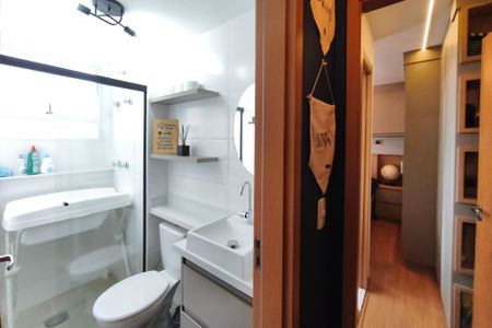 Apartamento à venda com 58m², 2 quartos e 1 vaga Apartamento à venda com 58m², 2 quartos e 1 vagaBanheiro Social