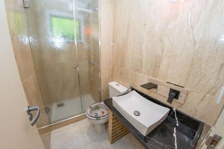 Banheiro  de apartamento para alugar com 2 quartos, 49m² em Ipanema, Porto Alegre