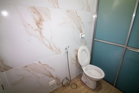 Casa para alugar com 250m², 4 quartos e 2 vagas Casa para alugar com 250m², 4 quartos e 2 vagasBanheiro da Suíte 1