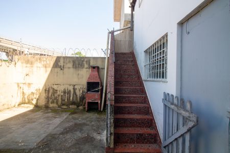 Casa para alugar com 250m², 4 quartos e 2 vagas Casa para alugar com 250m², 4 quartos e 2 vagasEscada