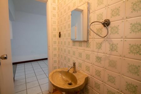 Casa para alugar com 250m², 4 quartos e 2 vagas Casa para alugar com 250m², 4 quartos e 2 vagasLavabo