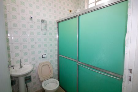 Casa para alugar com 250m², 4 quartos e 2 vagas Casa para alugar com 250m², 4 quartos e 2 vagasBanheiro da Suíte 2