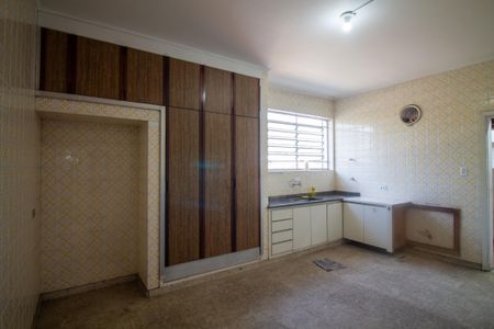 Casa para alugar com 250m², 4 quartos e 2 vagas