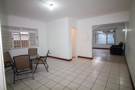 Casa para alugar com 250m², 4 quartos e 2 vagas Casa para alugar com 250m², 4 quartos e 2 vagasSala de Jantar