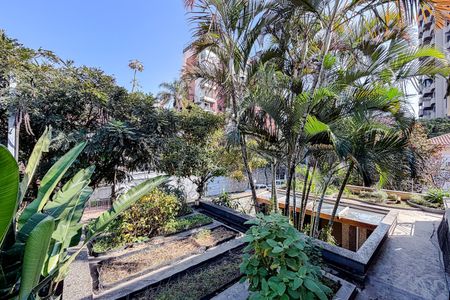 Casa à venda com 462m², 4 quartos e 2 vagas Casa à venda com 462m², 4 quartos e 2 vagasÁrea externa