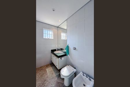 Casa à venda com 462m², 4 quartos e 2 vagas Casa à venda com 462m², 4 quartos e 2 vagasBanheiro da Suíte 2