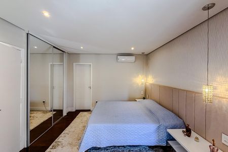 Casa à venda com 462m², 4 quartos e 2 vagas Casa à venda com 462m², 4 quartos e 2 vagasQuarto 3 - Suíte