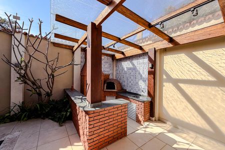 Casa à venda com 462m², 4 quartos e 2 vagas Casa à venda com 462m², 4 quartos e 2 vagasÁrea externa